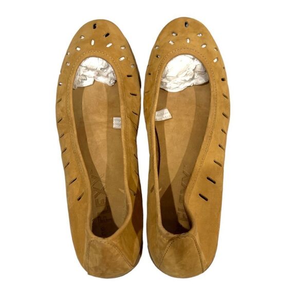 The Flexx Perforated Tan Loafer - Picture 3 of 5